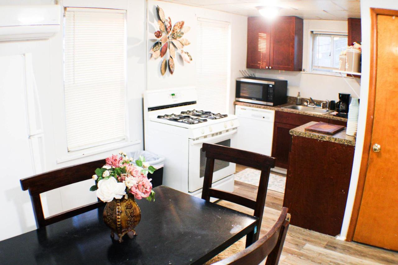 California Ave - 2 Bedroom - Home Away From Home! Питсбърг Екстериор снимка